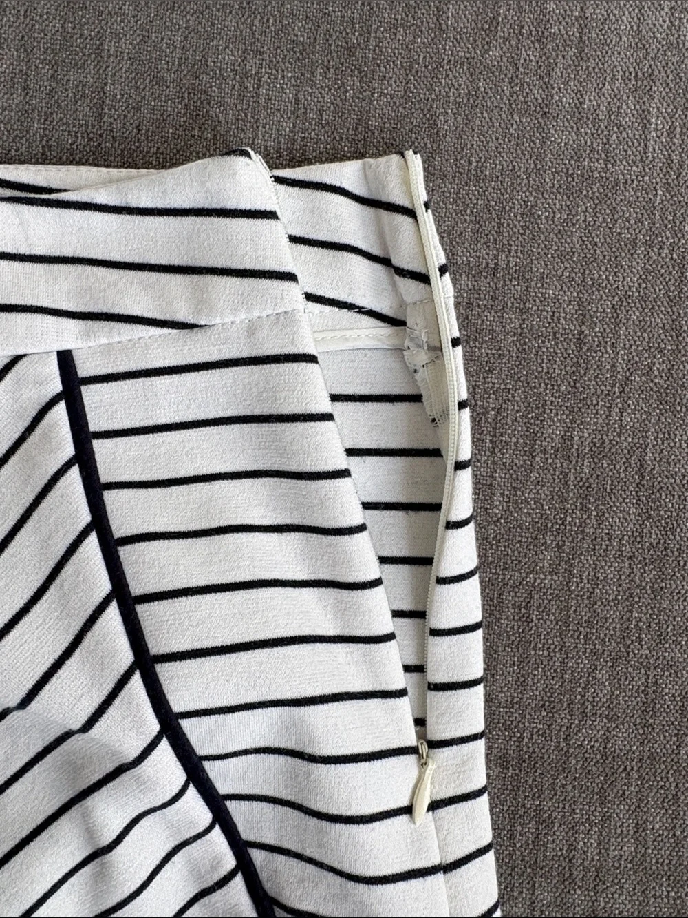 Darjoni Navy Blue & White Striped Chevron / Nautical Skirt Size 2 A-Line Pencil